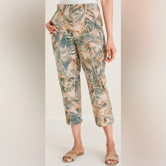 Chicos Comfort Stretch Tropical Cargo Crops Pants Casual Lightweight Sz 2 US 12 - Picture 3 of 11